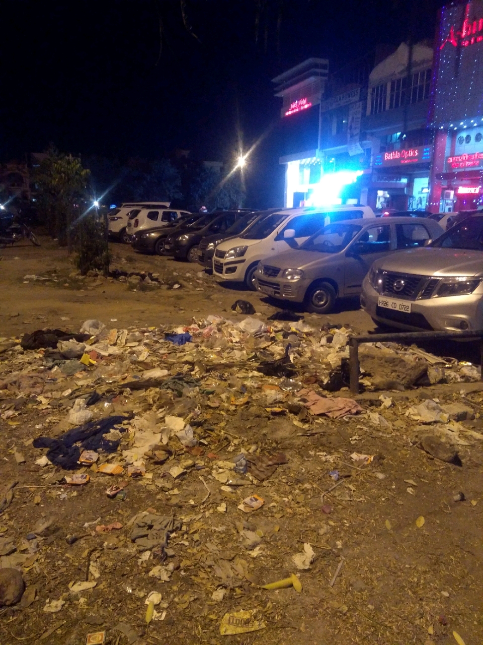 # bipul goyal sir left main fo kadam per dustbin hai phir bhi kuchh log kud